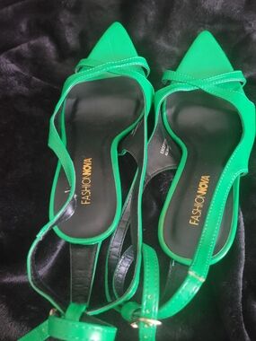 FASHION NOVA Green Pointed Toe Slingback Heels